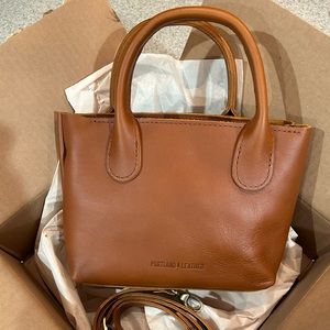 Portland Leather Goods Raindrop purse with zipper in Honey.